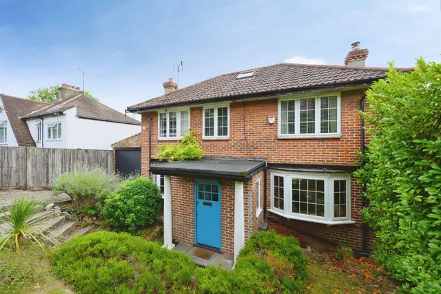 Valley Road, Kenley, CR8, photo 1