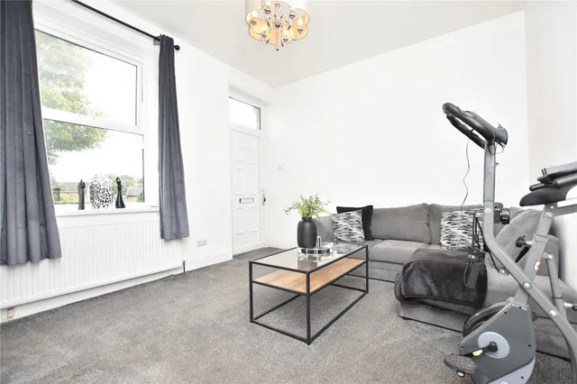 Bradford Road, Birkenshaw, BD11, photo 3