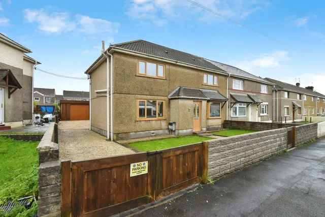 Dan Yr Allt, Llanelli, SA14, photo 1