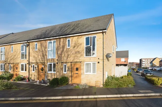 Killarney Crescent, West Thurrock, RM20, photo 1