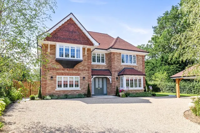 Peyton Place, Finchampstead, RG40, photo 1