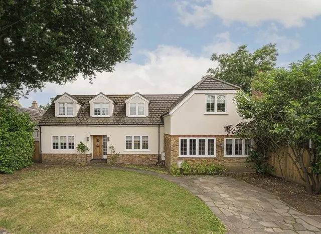 Hanworth Road, Hampton, TW12, photo 1