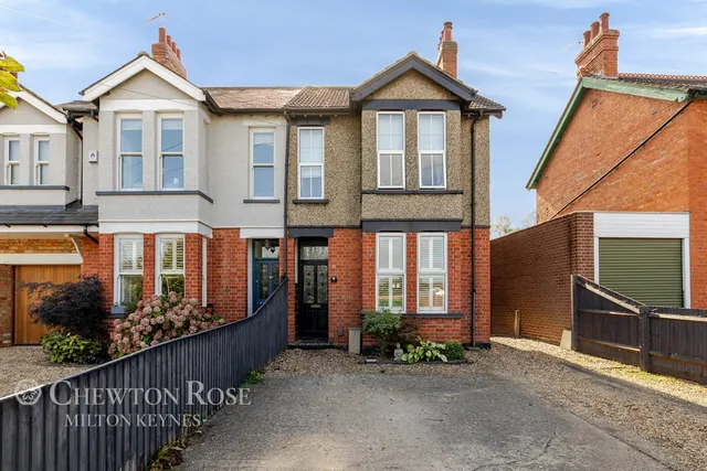 Wolverton Road, Newport Pagnell, photo 2
