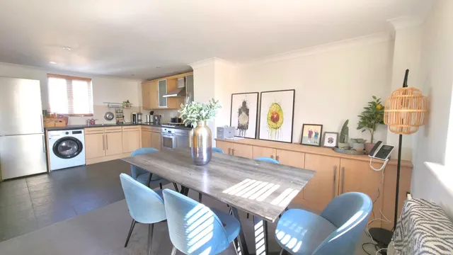 Lumley Road, Horley, RH6, photo 3