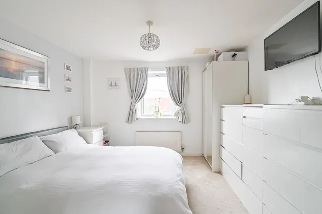 Photo 3 — 7 Clematis Apartments, Merchant Street, London