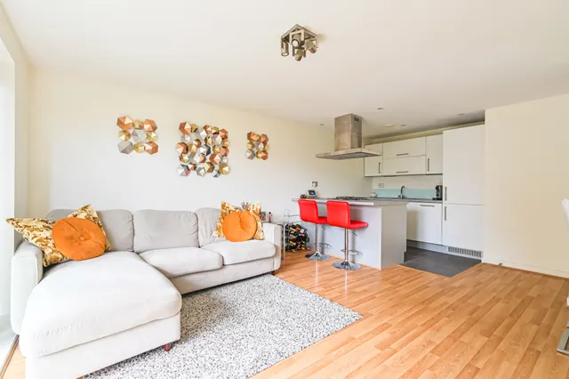 7 Clematis Apartments, Merchant Street, London, photo 1
