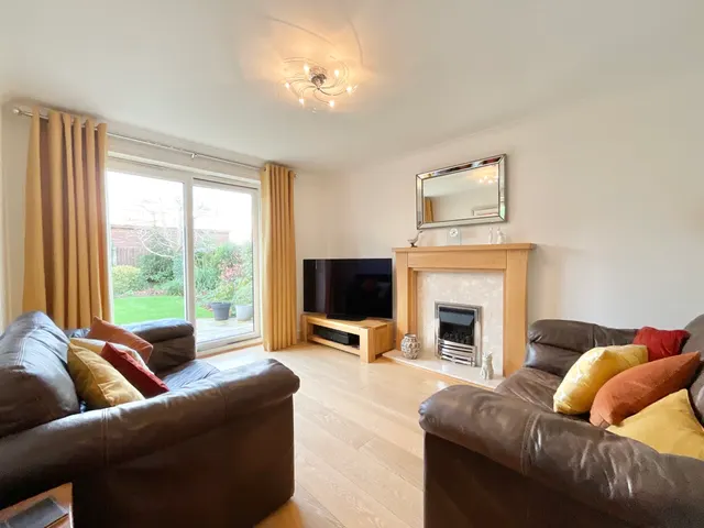 Thorn Tree Drive, Crewe, CW1, photo 2
