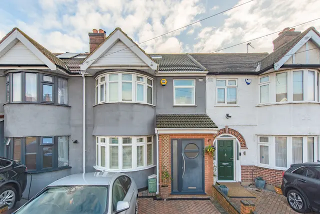 London, NW9, photo 1