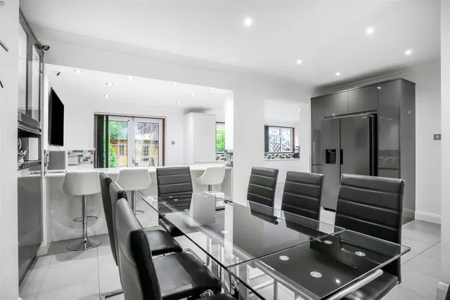 Photo 3 — Woodstock Avenue, Sutton, SM3 9EG