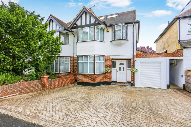 Woodstock Avenue, Sutton, SM3 9EG, photo 1