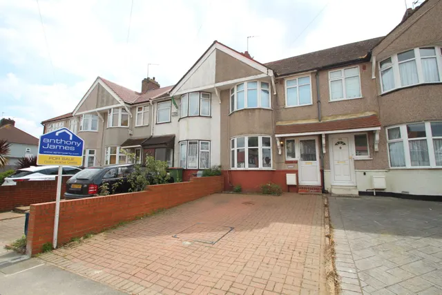The Green, Welling, photo 1