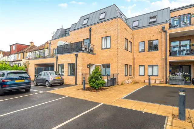 Ravenscar Road, Surbiton, KT6, photo 1