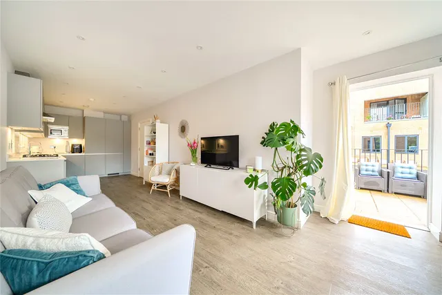 Ravenscar Road, Surbiton, KT6, photo 2