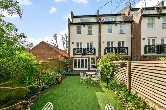 Millside Place, Old Isleworth, TW7, photo 3
