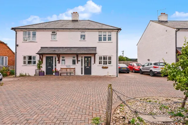 Weston Road, Aston Clinton, Aylesbury, Buckinghamshire, HP22 5EJ, photo 1