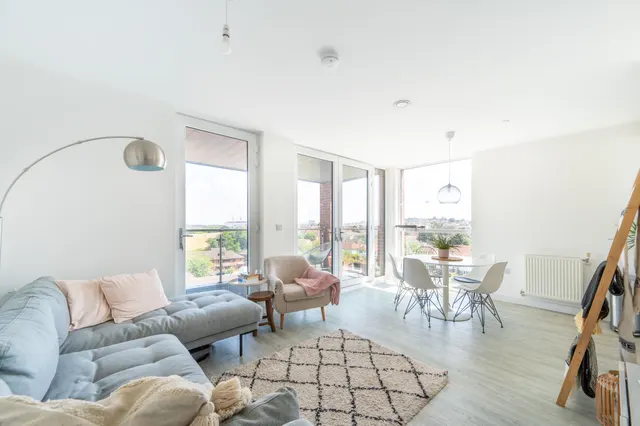 London, NW10, photo 1