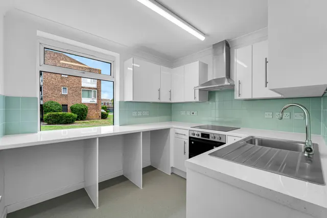 Douglas Road, Stanwell, photo 3