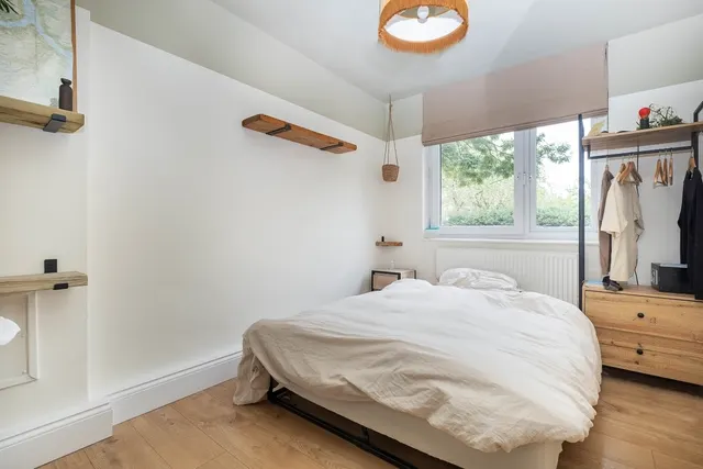 Photo 3 — Strathdon Drive London SW17