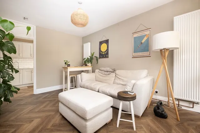 Photo 2 — Strathdon Drive London SW17