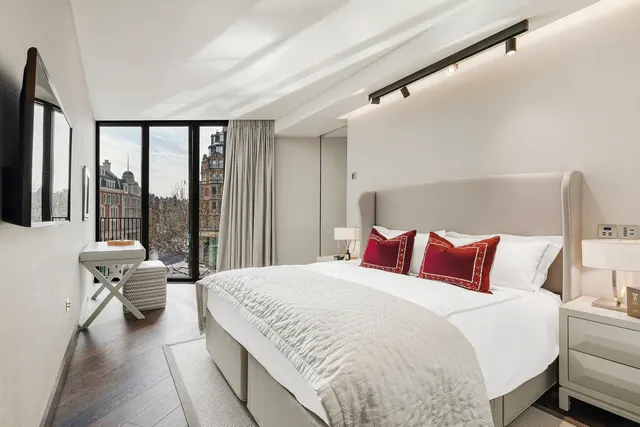 Photo 3 — One Hyde Park, 100 Knightsbridge, London