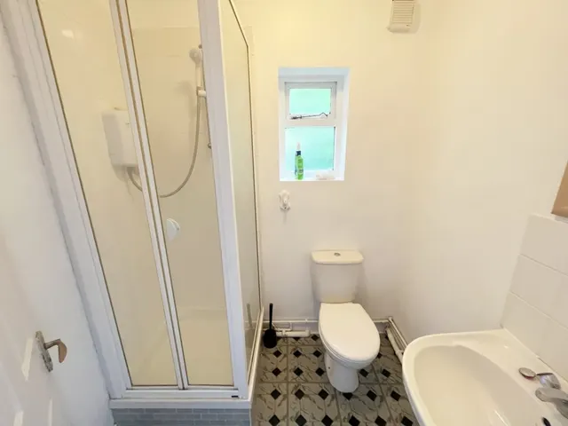 Hencroft Street South, Slough, SL1, photo 3
