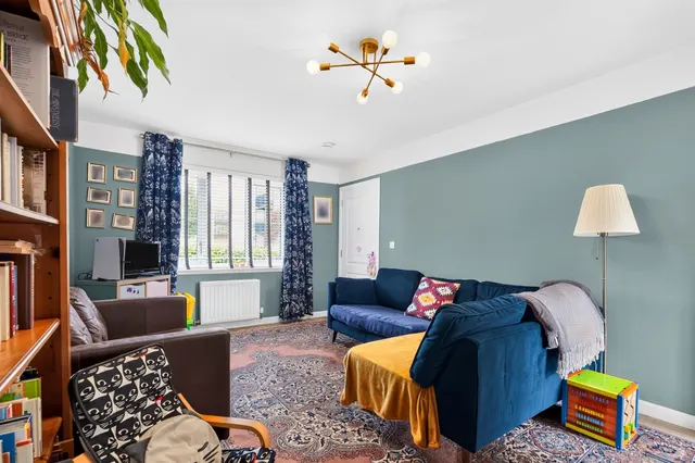Photo 2 — Craigton Drive, Dargavel, Bishopton