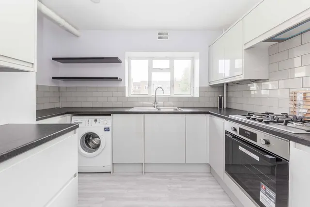 Gap Road, SW19, photo 1