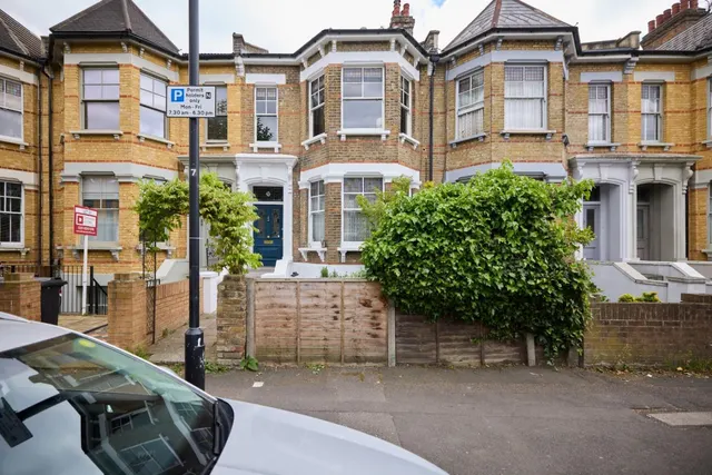 Mildenhall Road, London, E5, photo 1