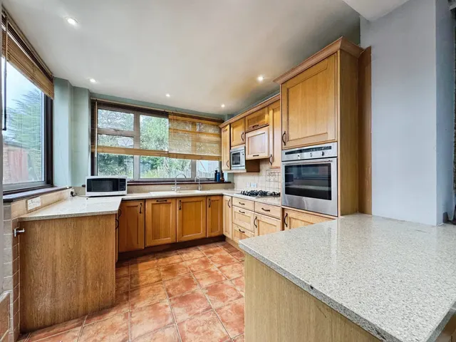 Methuen Road, Edgware, HA8, photo 3