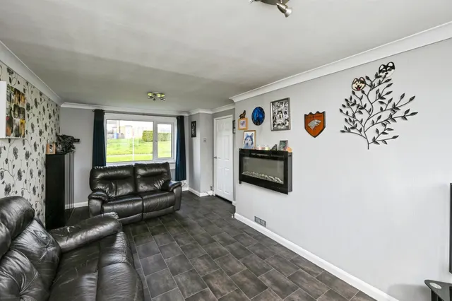 Photo 2 — Carlton Close, Mosborough, Sheffield