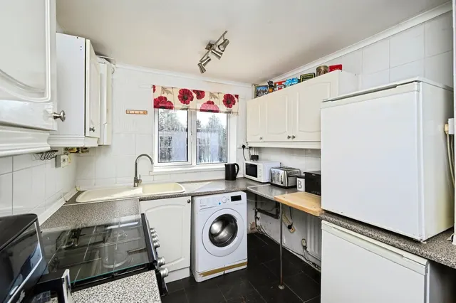 Photo 3 — Carlton Close, Mosborough, Sheffield