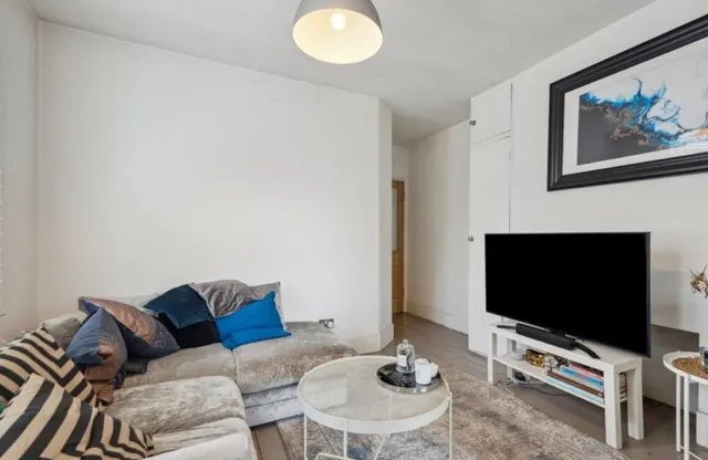 Cowley Road, Mortlake, SW14, photo 2