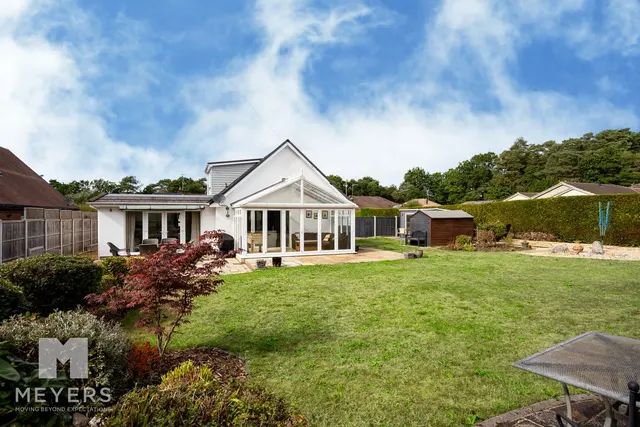 Burton Close, Ashley Heath, BH24, photo 2