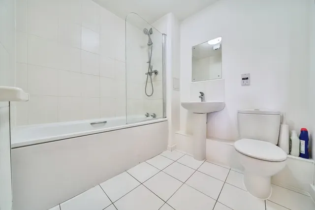 Photo 2 — Cottons Approach, Romford, RM7