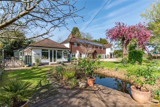 Burghfield, Reading, Berkshire, RG30 3TG, photo 1