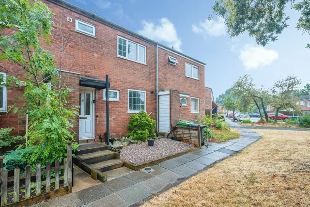 Photo 2 — Kempsey Close, Redditch