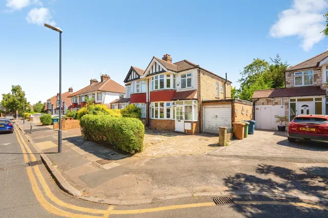 Walton Drive, Harrow, photo 1