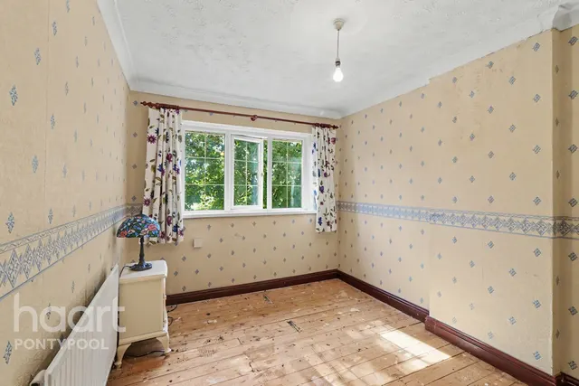 Woodside Road, Pontypool, NP4, photo 2