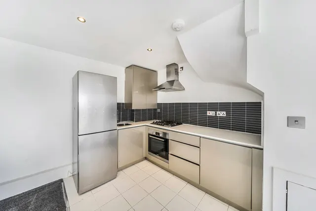 High Street, Northwood, HA6, photo 3