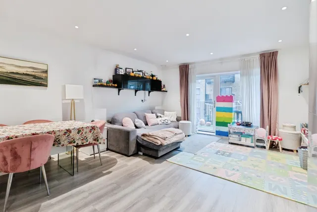 Rolfe Terrace, London, SE18, photo 1