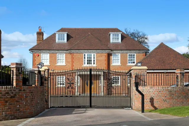 Templewood Lane, Farnham Common, SL2, photo 1