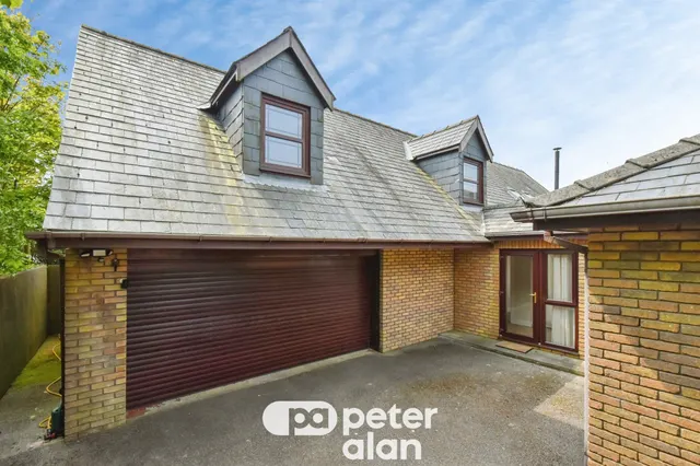 Ty Bruce Lane, Aberdare, CF44, photo 3