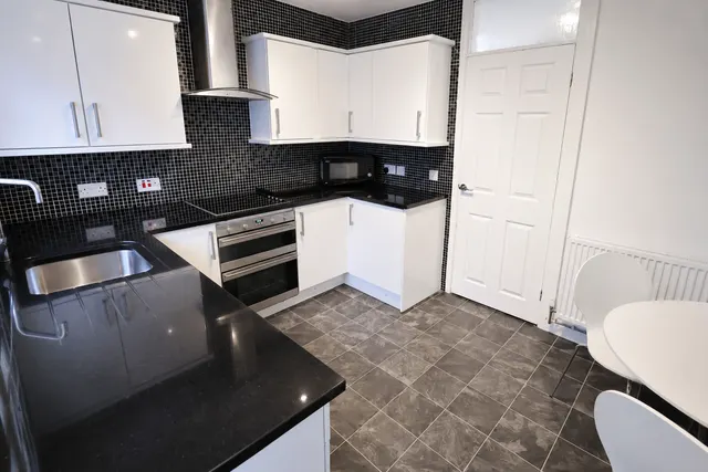 Wynnstay Lane, Marford, LL12, photo 2
