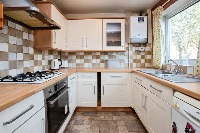 Normanton Avenue, Alfreton, DE55, photo 3