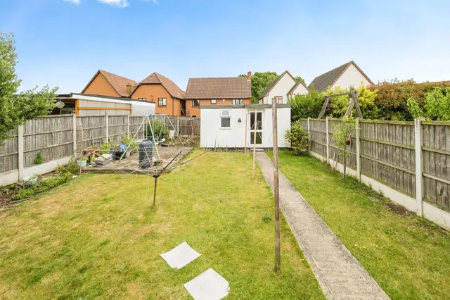 Photo 2 — Betterton Road, Rainham