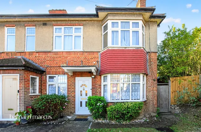 Oakleigh Road North, London, N20, photo 1