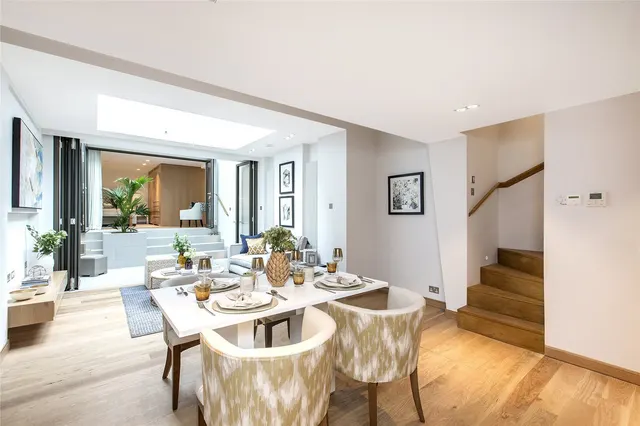 Grosvenor Road, London, SW1V, photo 1
