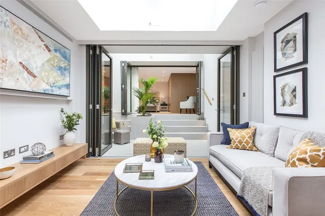 Grosvenor Road, London, SW1V, photo 2