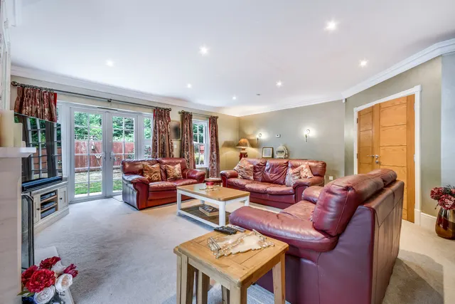 Photo 3 — 7 Bristowe Avenue, Great Baddow, Chelmsford, Essex, CM2 7JJ