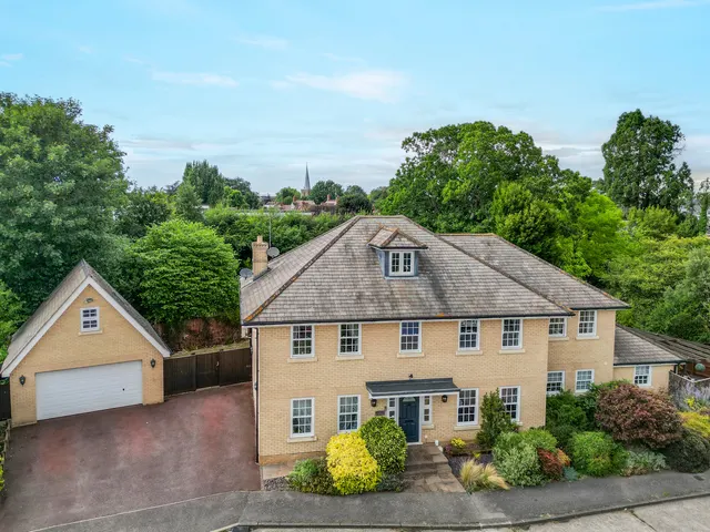 7 Bristowe Avenue, Great Baddow, Chelmsford, Essex, CM2 7JJ, photo 1